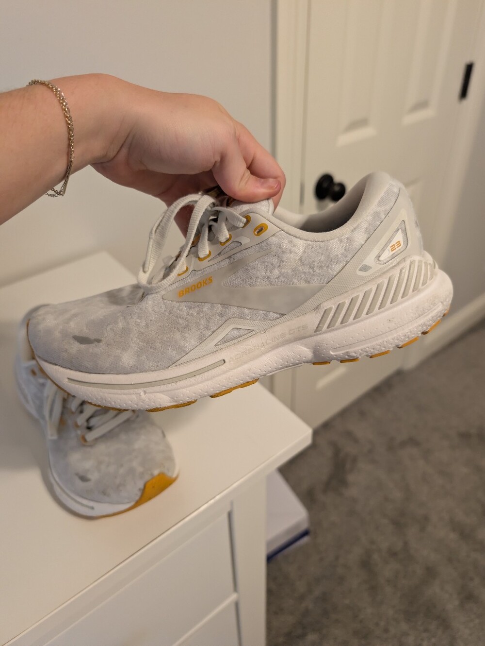 Brooks Adrenaline GTS 23 Running Shoes White/Yellow – Women’s 8.5 - Picture 3 of 7